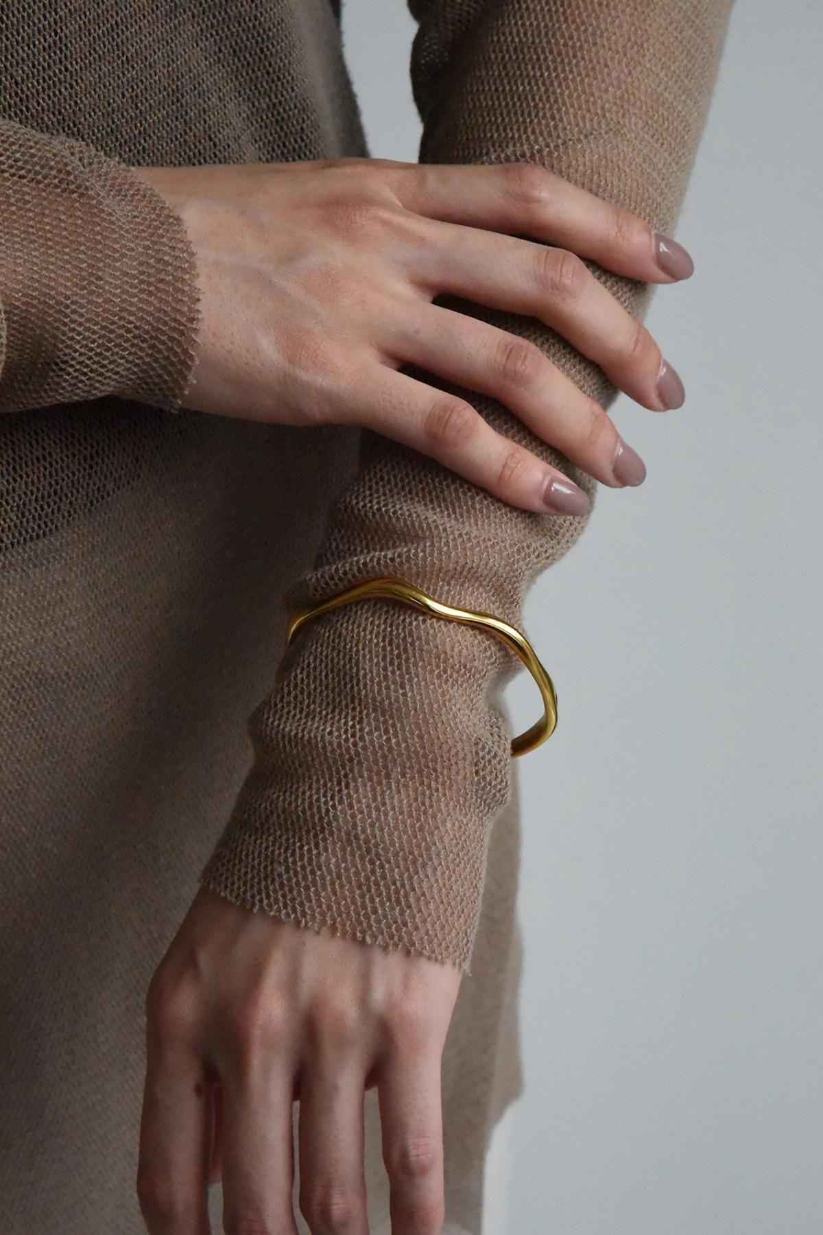 Sleek Curve Bangle
