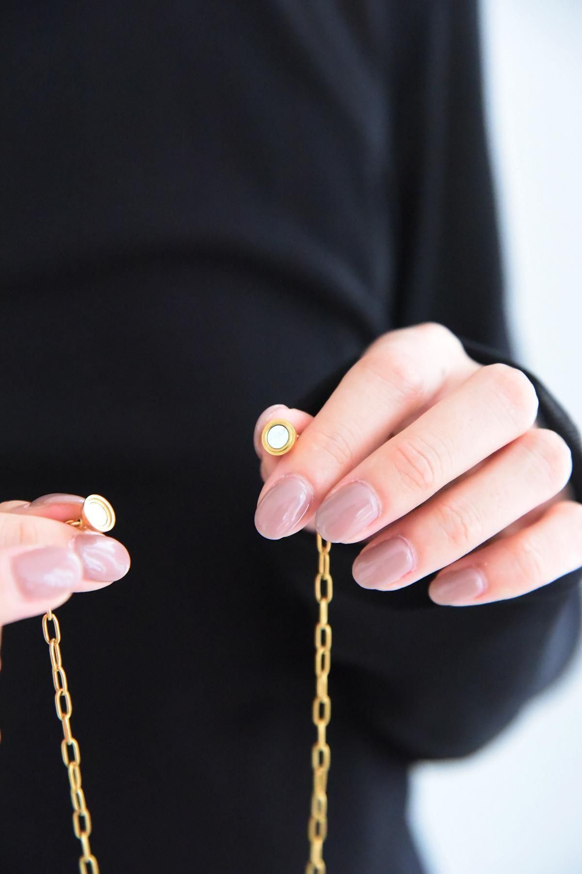 Oval Flow Chain Magnet Necklace