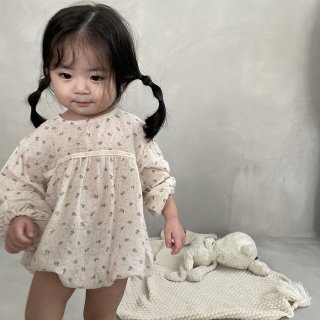 <img class='new_mark_img1' src='https://img.shop-pro.jp/img/new/icons13.gif' style='border:none;display:inline;margin:0px;padding:0px;width:auto;' />2022ss BABY Flowercotton rompers／＊