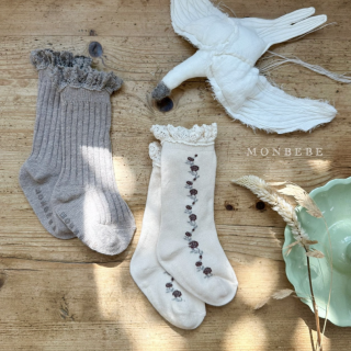 <img class='new_mark_img1' src='https://img.shop-pro.jp/img/new/icons13.gif' style='border:none;display:inline;margin:0px;padding:0px;width:auto;' />2023awmonbebeBabyvintage lace socks /*(N09)