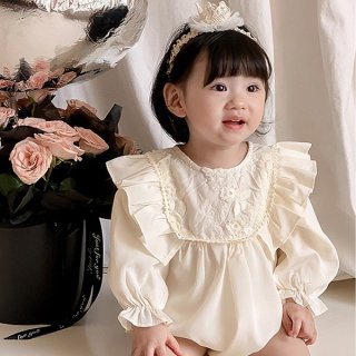 <img class='new_mark_img1' src='https://img.shop-pro.jp/img/new/icons13.gif' style='border:none;display:inline;margin:0px;padding:0px;width:auto;' />2023AW milky frill flower embroidery rompers /C(B09)