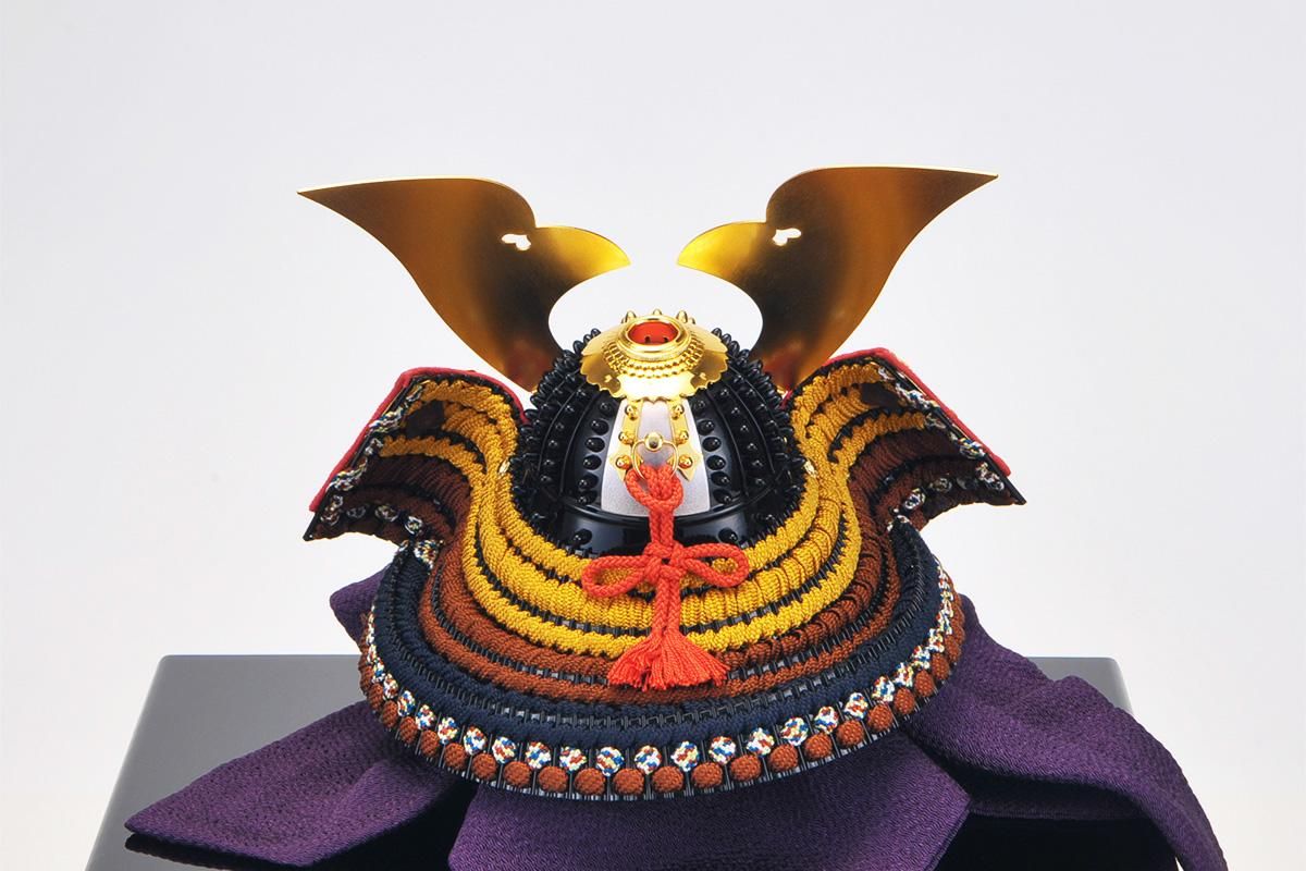 姿見　鎌倉彫デザイン　和風　豪華紋付ゆたんカバー付き 別所実正作 | 5号鎌倉時代兜 - 福田屋人形店のネットストア