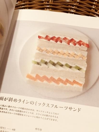果実とパンの組み立て方: フルーツサンドの探求と料理・デザート