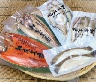 純粋知床産 きんき一夜干し1枚と開きホッケ1枚 つるし干し