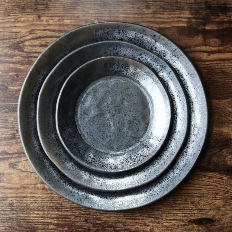 銀の皿？ シルバー？ フォーク付 黒くすみ有 黒さび？有 トータル約1kg 黒吹き銀彩プレートM - 陶舗サノヤ「オンラインストア」