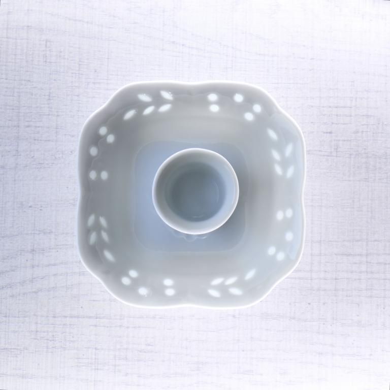 【アンティーク】透かし模様の銀製エッグスタンド アンティーク】透かし模様の銀製エッグスタンド