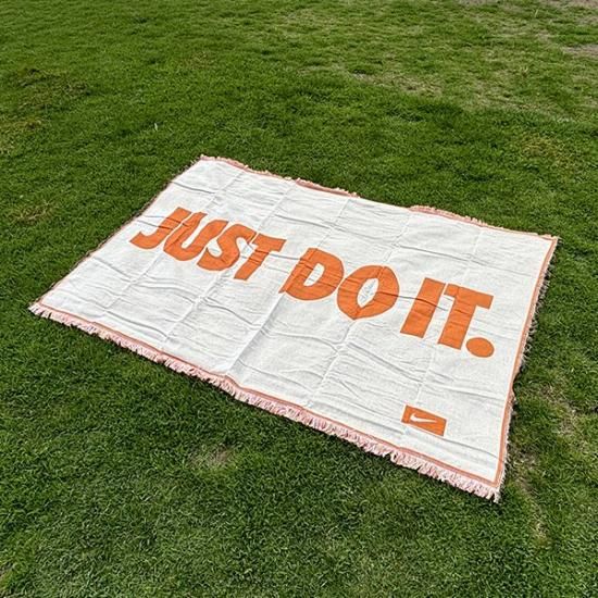 海外限定!!!NIKE PICNIC MAT - SNEAKER SHOP LINK