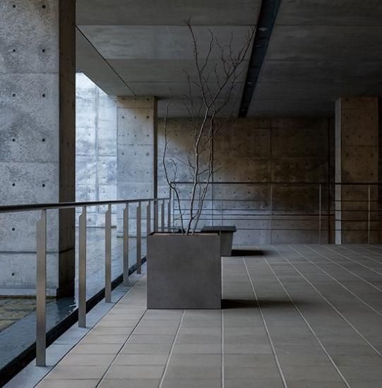 タイル製鉢カバー｜シャープなフォルムと上質なミニマルスタイル