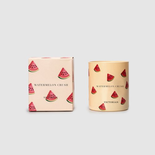 <img class='new_mark_img1' src='https://img.shop-pro.jp/img/new/icons16.gif' style='border:none;display:inline;margin:0px;padding:0px;width:auto;' />【40%OFF】Watermelon Crush Soy Candle バニラ&ローズの香り｜Victorian
