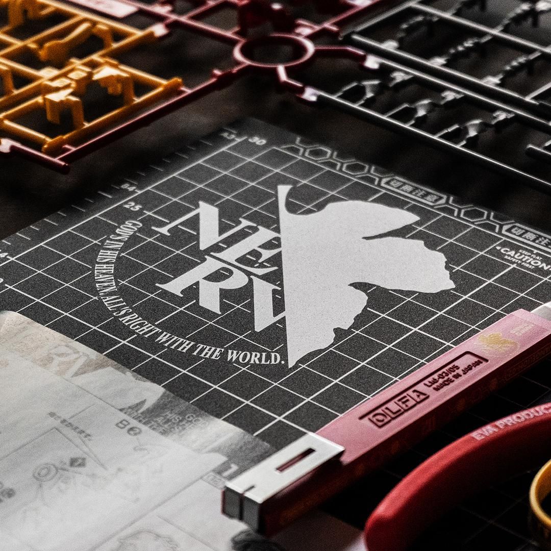 特典ステッカー対象】 A.T.FIELD EVANGELION WORK カッターマット A3