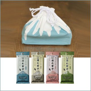 濡れ富士　富士山型巾着袋付きセット（8枚入り×4種）<br>富士山の水99％のウエットタオル<br>朝露、檜、茶、桜の香りの4種入り<br>の商品画像