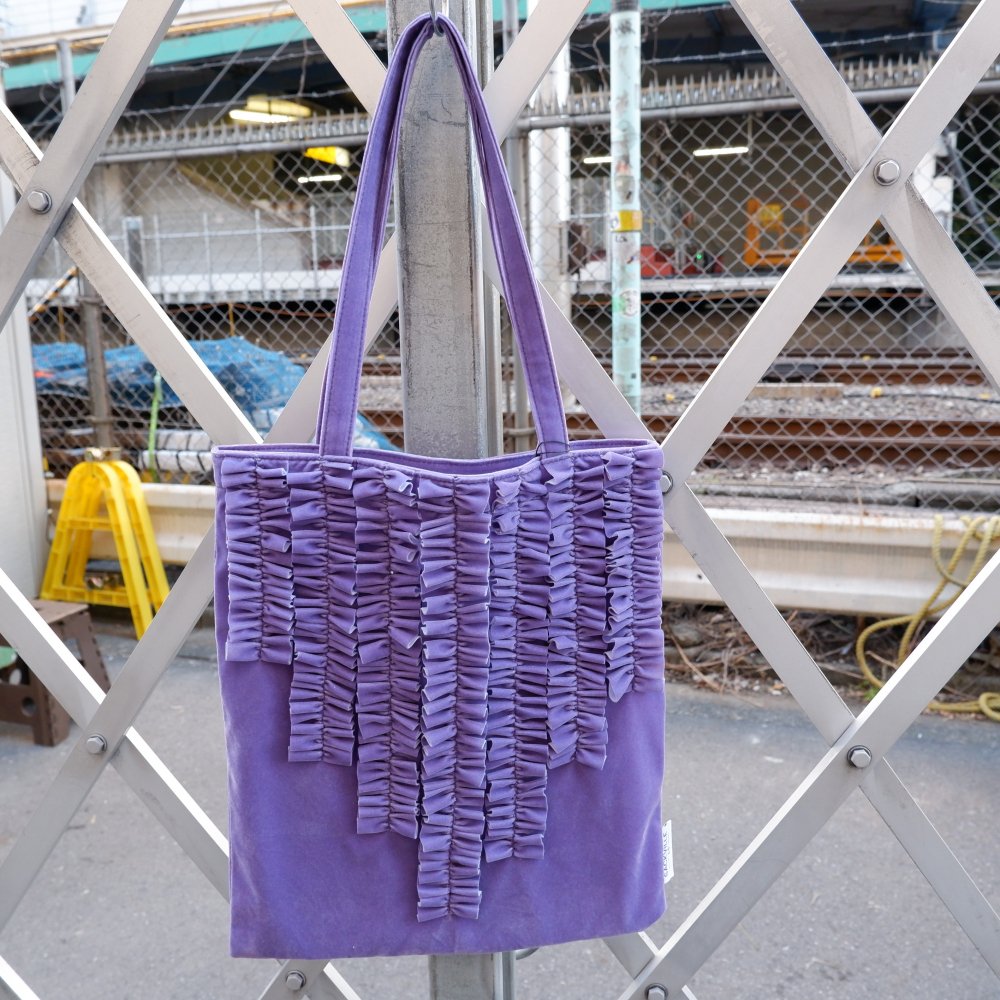 <img class='new_mark_img1' src='https://img.shop-pro.jp/img/new/icons1.gif' style='border:none;display:inline;margin:0px;padding:0px;width:auto;' />【SACKVIILE】FRILL TOTE(VELVET) LAVENDER