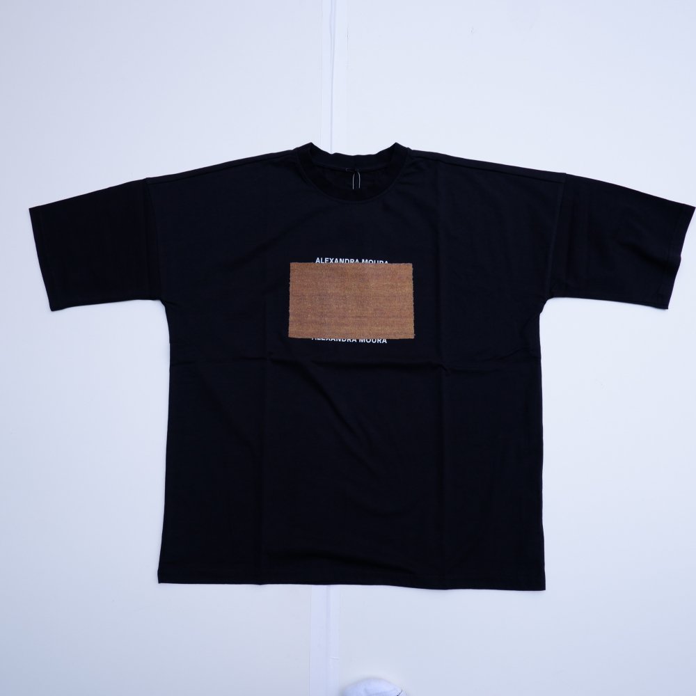 【ALEXANDERA MOURA】TAPETE(T-SHIRT WITH A PRINT)(BLACK)