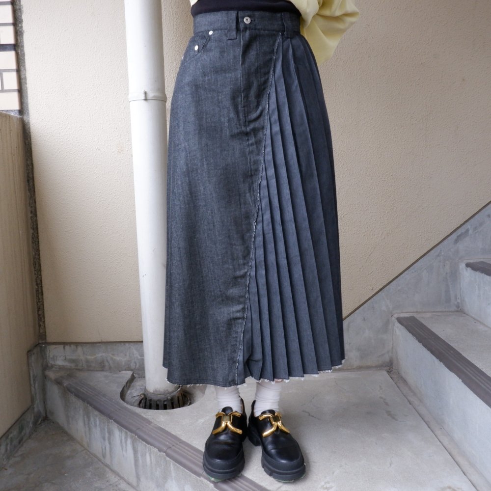 <img class='new_mark_img1' src='https://img.shop-pro.jp/img/new/icons1.gif' style='border:none;display:inline;margin:0px;padding:0px;width:auto;' />【BEDSIDE DRAMA】ROBES DENIM SKIRT(BLACK)