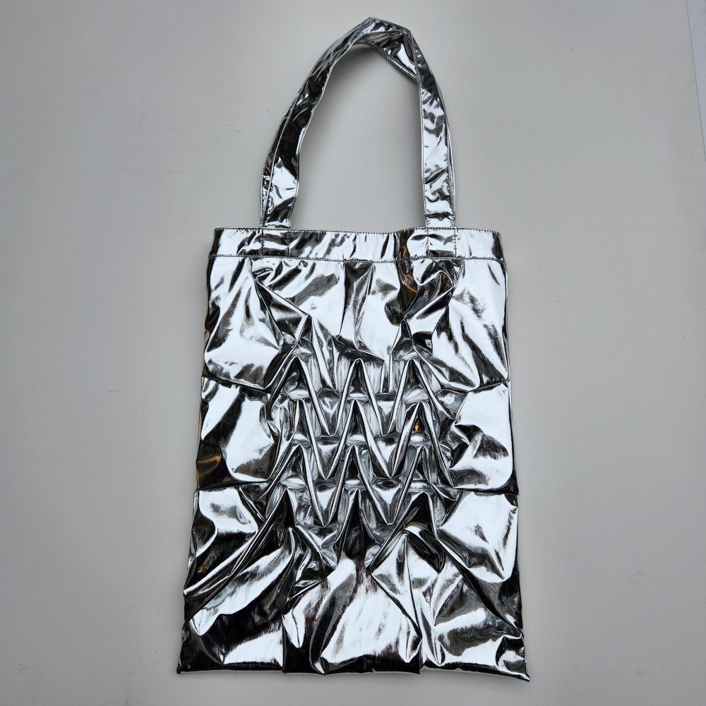 <img class='new_mark_img1' src='https://img.shop-pro.jp/img/new/icons1.gif' style='border:none;display:inline;margin:0px;padding:0px;width:auto;' />【CREATE CRAIR】UNDULATING TOTE BAG M(SILVER)