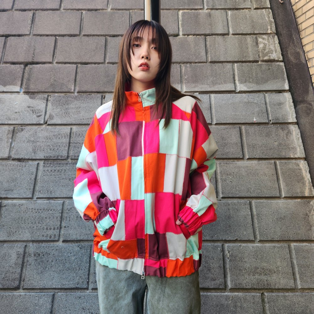 <img class='new_mark_img1' src='https://img.shop-pro.jp/img/new/icons1.gif' style='border:none;display:inline;margin:0px;padding:0px;width:auto;' />AMOKLOOSE STITCH PATCHWORK BLOUSON