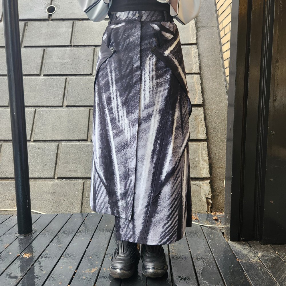 <img class='new_mark_img1' src='https://img.shop-pro.jp/img/new/icons1.gif' style='border:none;display:inline;margin:0px;padding:0px;width:auto;' />oqLiq sketch skirt
