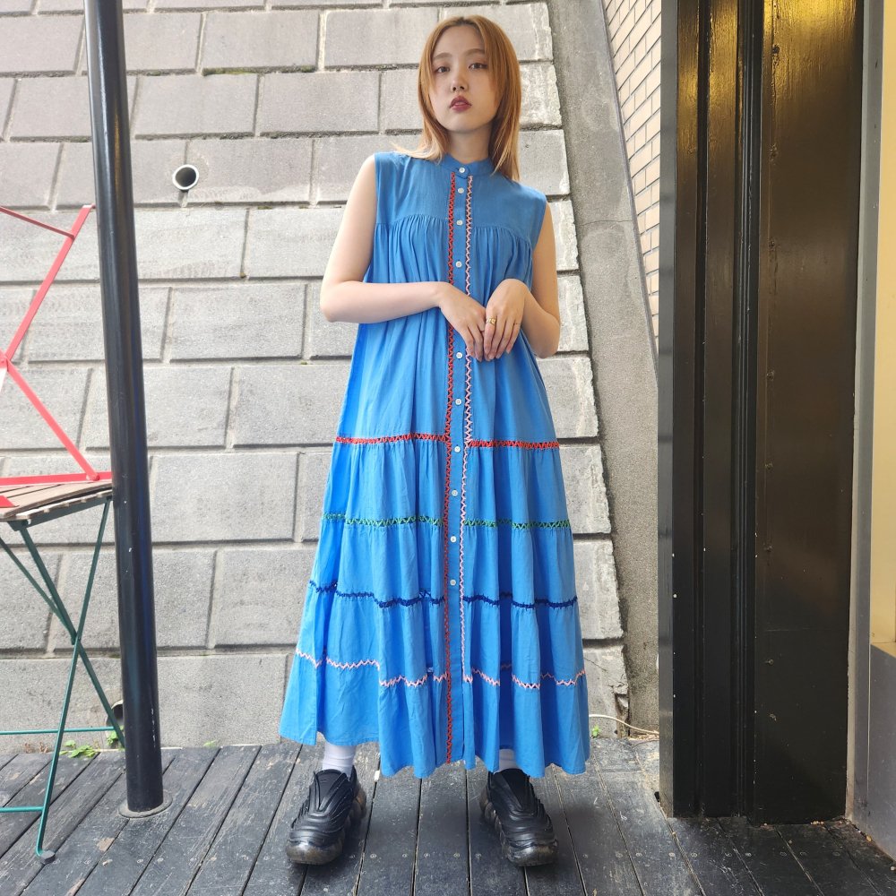 <img class='new_mark_img1' src='https://img.shop-pro.jp/img/new/icons1.gif' style='border:none;display:inline;margin:0px;padding:0px;width:auto;' />miiۡHAND EMBROIDERED SLEEVELESS LONG DRESS (BLUE)