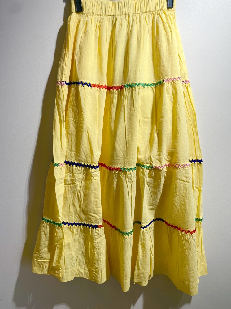 <img class='new_mark_img1' src='https://img.shop-pro.jp/img/new/icons1.gif' style='border:none;display:inline;margin:0px;padding:0px;width:auto;' />miiۡHAND EMBROIDERED SLEEVELESS LONG DRESS (YELLOW)