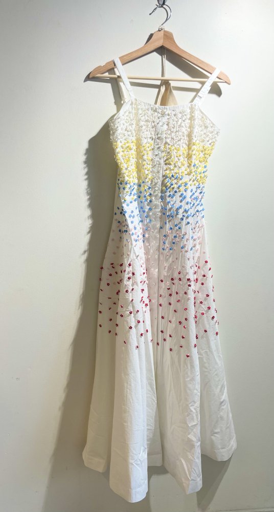 <img class='new_mark_img1' src='https://img.shop-pro.jp/img/new/icons1.gif' style='border:none;display:inline;margin:0px;padding:0px;width:auto;' />miiۡHAND EMBROIDERED LONG DRESSSEQUINS