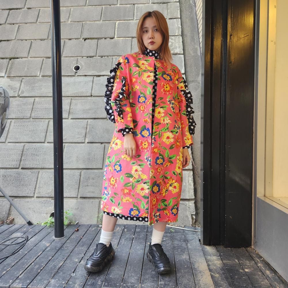 <img class='new_mark_img1' src='https://img.shop-pro.jp/img/new/icons1.gif' style='border:none;display:inline;margin:0px;padding:0px;width:auto;' />NANCY STELLA SOTOFLOFAL JACKET WITH DOT RUFFLE(PINK)