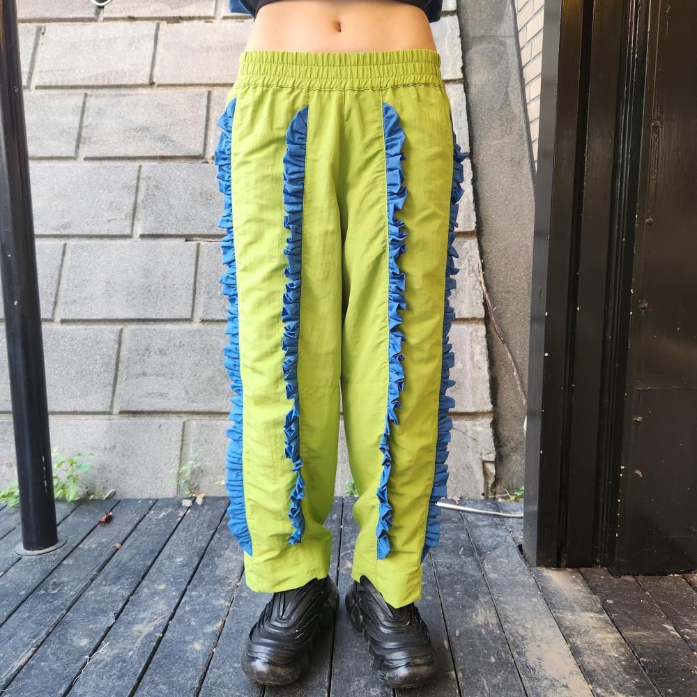 <img class='new_mark_img1' src='https://img.shop-pro.jp/img/new/icons1.gif' style='border:none;display:inline;margin:0px;padding:0px;width:auto;' />NANCY STELLA SOTOELASTIC WAIST RUFFLE PANTS(GREEN)