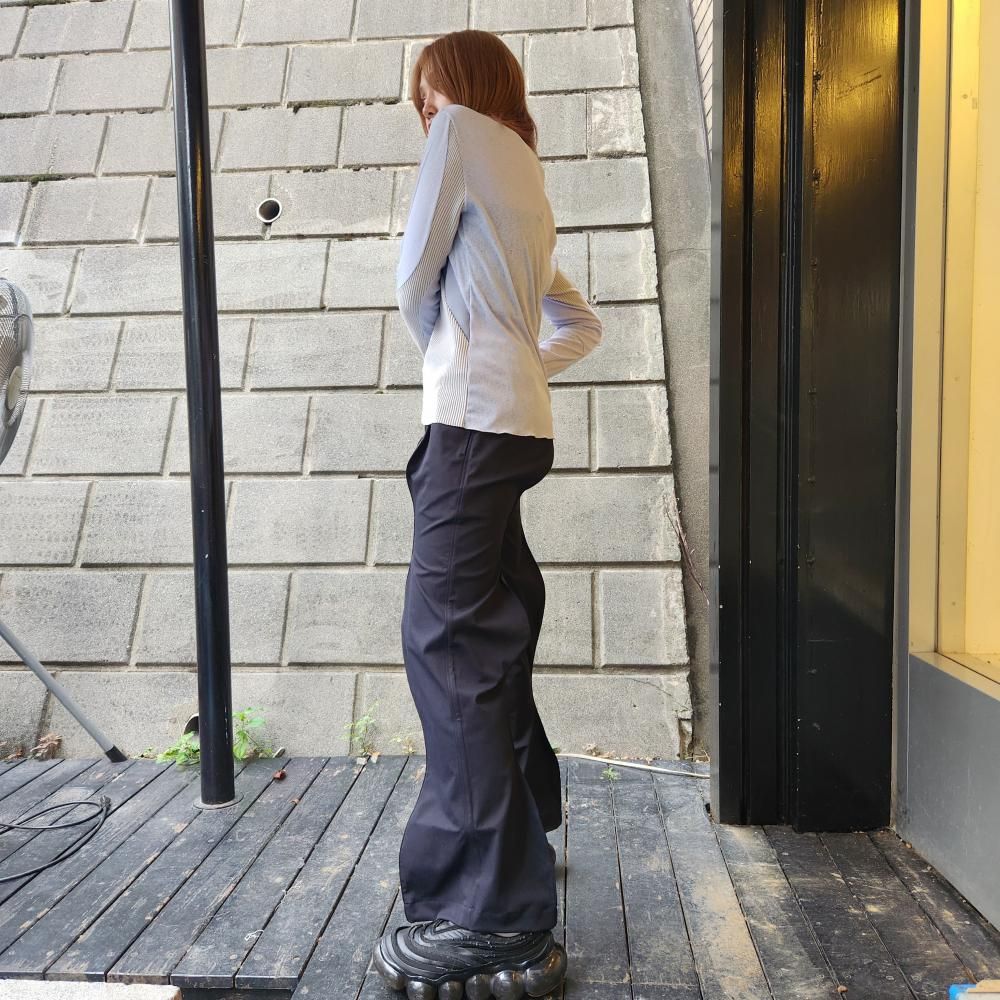 <img class='new_mark_img1' src='https://img.shop-pro.jp/img/new/icons1.gif' style='border:none;display:inline;margin:0px;padding:0px;width:auto;' />VELVETY INDIGO BLUE BLACKCATERPILLAR PANTS(BLACK)