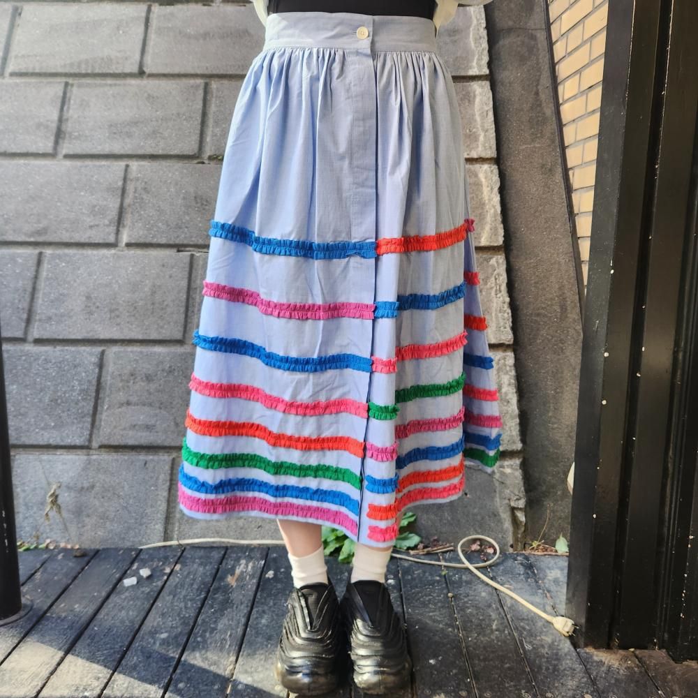 <img class='new_mark_img1' src='https://img.shop-pro.jp/img/new/icons1.gif' style='border:none;display:inline;margin:0px;padding:0px;width:auto;' />mii HAND EMBROIDERED LONG SKIRT