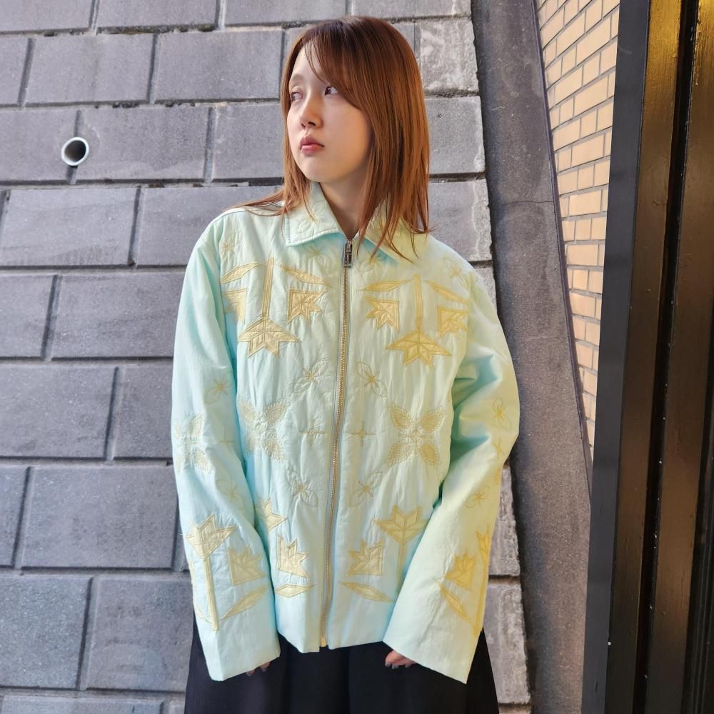<img class='new_mark_img1' src='https://img.shop-pro.jp/img/new/icons1.gif' style='border:none;display:inline;margin:0px;padding:0px;width:auto;' />AMOKFLOWER QUILT JACKET