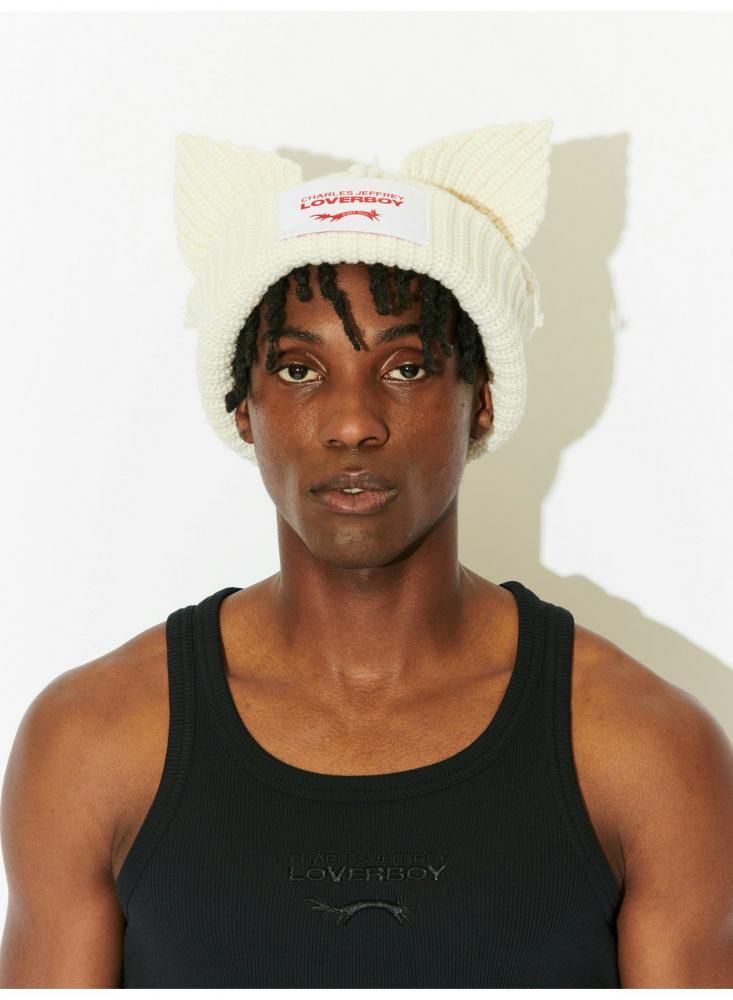 <img class='new_mark_img1' src='https://img.shop-pro.jp/img/new/icons1.gif' style='border:none;display:inline;margin:0px;padding:0px;width:auto;' />CHARLES JEFFEREY LOVERBOYCHUNKY EARS BEANIE(ECRU)