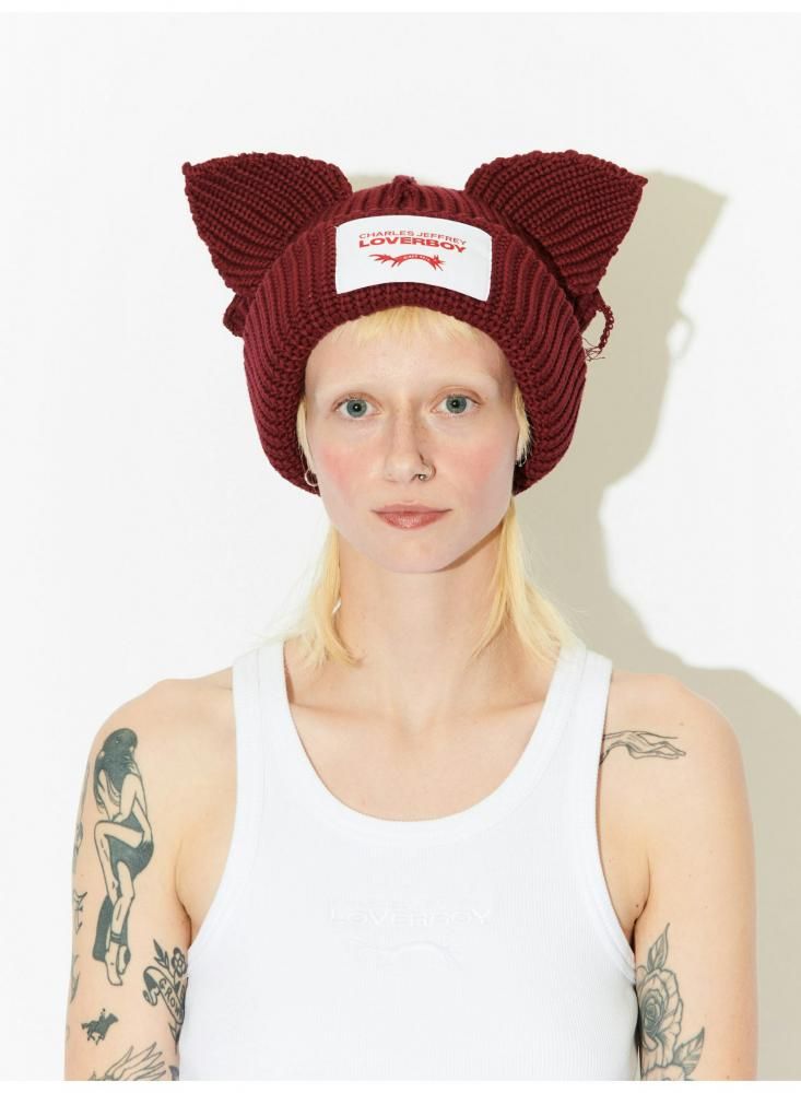 <img class='new_mark_img1' src='https://img.shop-pro.jp/img/new/icons1.gif' style='border:none;display:inline;margin:0px;padding:0px;width:auto;' />CHARLES JEFFEREY LOVERBOYCHUNKY EARS BEANIE(BORDEAUX)