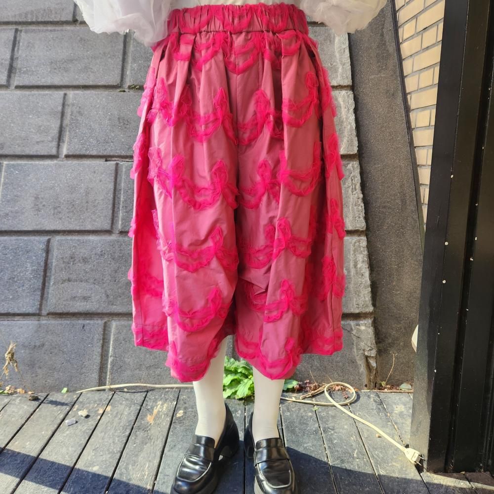 <img class='new_mark_img1' src='https://img.shop-pro.jp/img/new/icons1.gif' style='border:none;display:inline;margin:0px;padding:0px;width:auto;' />BASEMARKEMBROIDERY CUT HALF PANTS(PK)