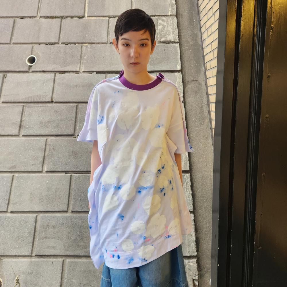 <img class='new_mark_img1' src='https://img.shop-pro.jp/img/new/icons1.gif' style='border:none;display:inline;margin:0px;padding:0px;width:auto;' />BASEMARKSIMEON FARRARASYMMETRY BIG TEE(WHITE)