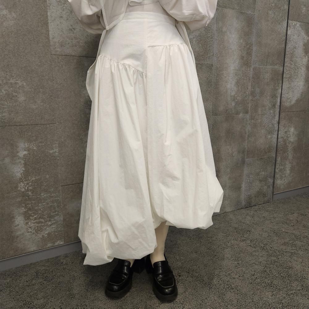 <img class='new_mark_img1' src='https://img.shop-pro.jp/img/new/icons1.gif' style='border:none;display:inline;margin:0px;padding:0px;width:auto;' />CREATE CLAIRASYMMETRY BALLOON SKIRT(WHITE)