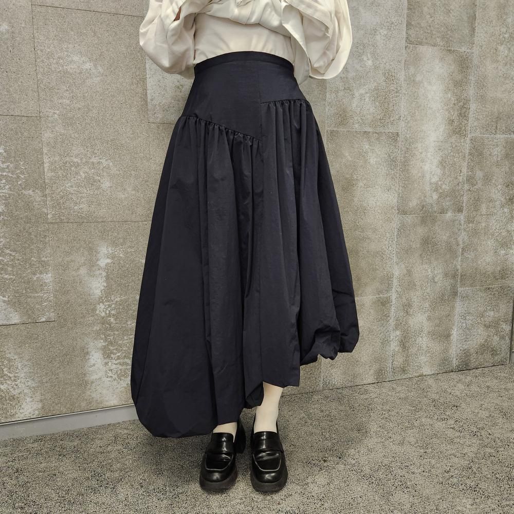 <img class='new_mark_img1' src='https://img.shop-pro.jp/img/new/icons1.gif' style='border:none;display:inline;margin:0px;padding:0px;width:auto;' />CREATE CLAIRASYMMETRY BALLOON SKIRT(BLACK)