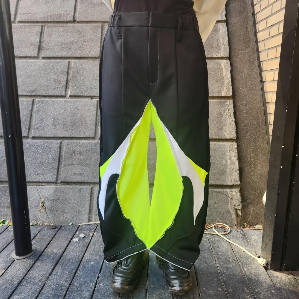 <img class='new_mark_img1' src='https://img.shop-pro.jp/img/new/icons1.gif' style='border:none;display:inline;margin:0px;padding:0px;width:auto;' />BALMUNG Jersey Cropped Curved Pants