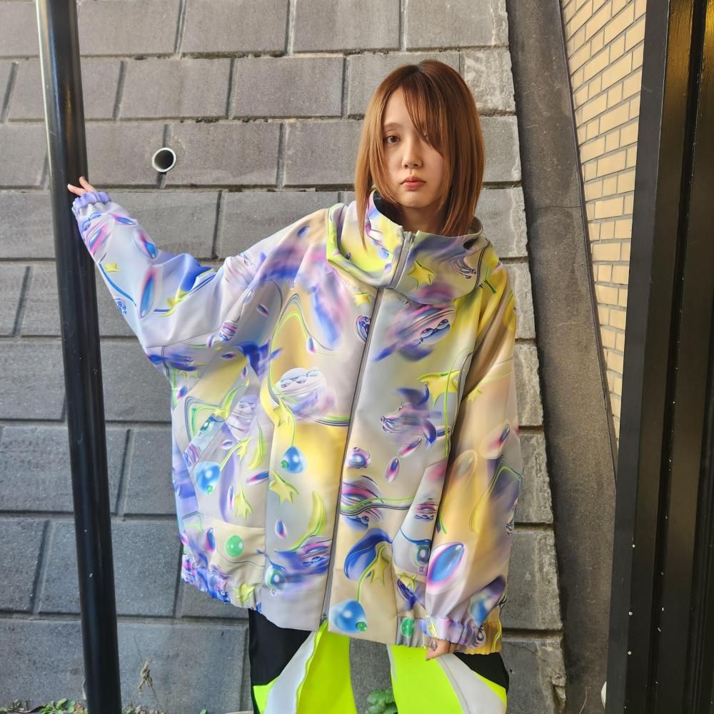 <img class='new_mark_img1' src='https://img.shop-pro.jp/img/new/icons1.gif' style='border:none;display:inline;margin:0px;padding:0px;width:auto;' />BALMUNG Graphic High Neck Big Hoodie (Grey)