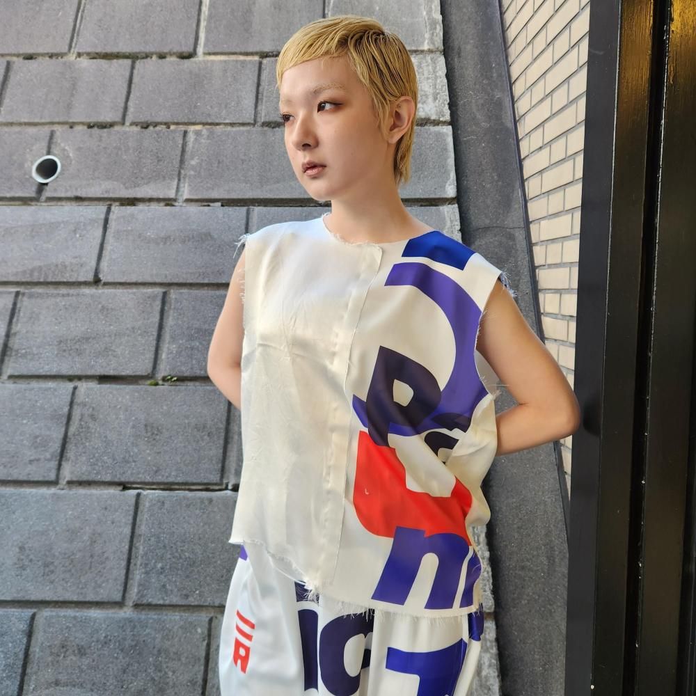 <img class='new_mark_img1' src='https://img.shop-pro.jp/img/new/icons1.gif' style='border:none;display:inline;margin:0px;padding:0px;width:auto;' />VLADIMIR KARALEEV  TEG TANK