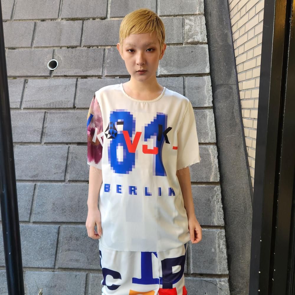 <img class='new_mark_img1' src='https://img.shop-pro.jp/img/new/icons1.gif' style='border:none;display:inline;margin:0px;padding:0px;width:auto;' />VLADIMIR KARALEEV  SUPER TEE