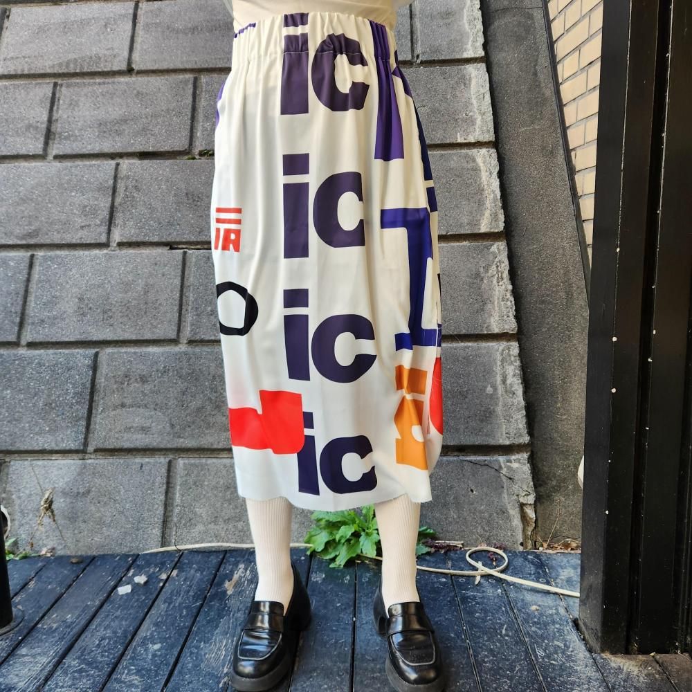 <img class='new_mark_img1' src='https://img.shop-pro.jp/img/new/icons1.gif' style='border:none;display:inline;margin:0px;padding:0px;width:auto;' />VLADIMIR KARALEEV  BASIC SKIRT