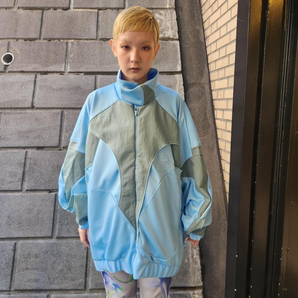 <img class='new_mark_img1' src='https://img.shop-pro.jp/img/new/icons1.gif' style='border:none;display:inline;margin:0px;padding:0px;width:auto;' />BALMUNG Layered High Neck Big Jersey Blouson(WATER)