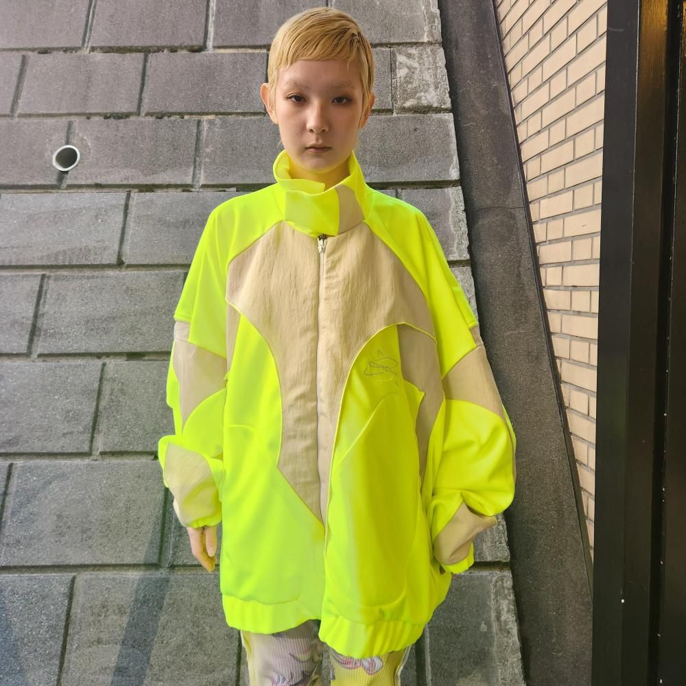 <img class='new_mark_img1' src='https://img.shop-pro.jp/img/new/icons1.gif' style='border:none;display:inline;margin:0px;padding:0px;width:auto;' />BALMUNG Layered High Neck Big Jersey Blouson(YELLOW)