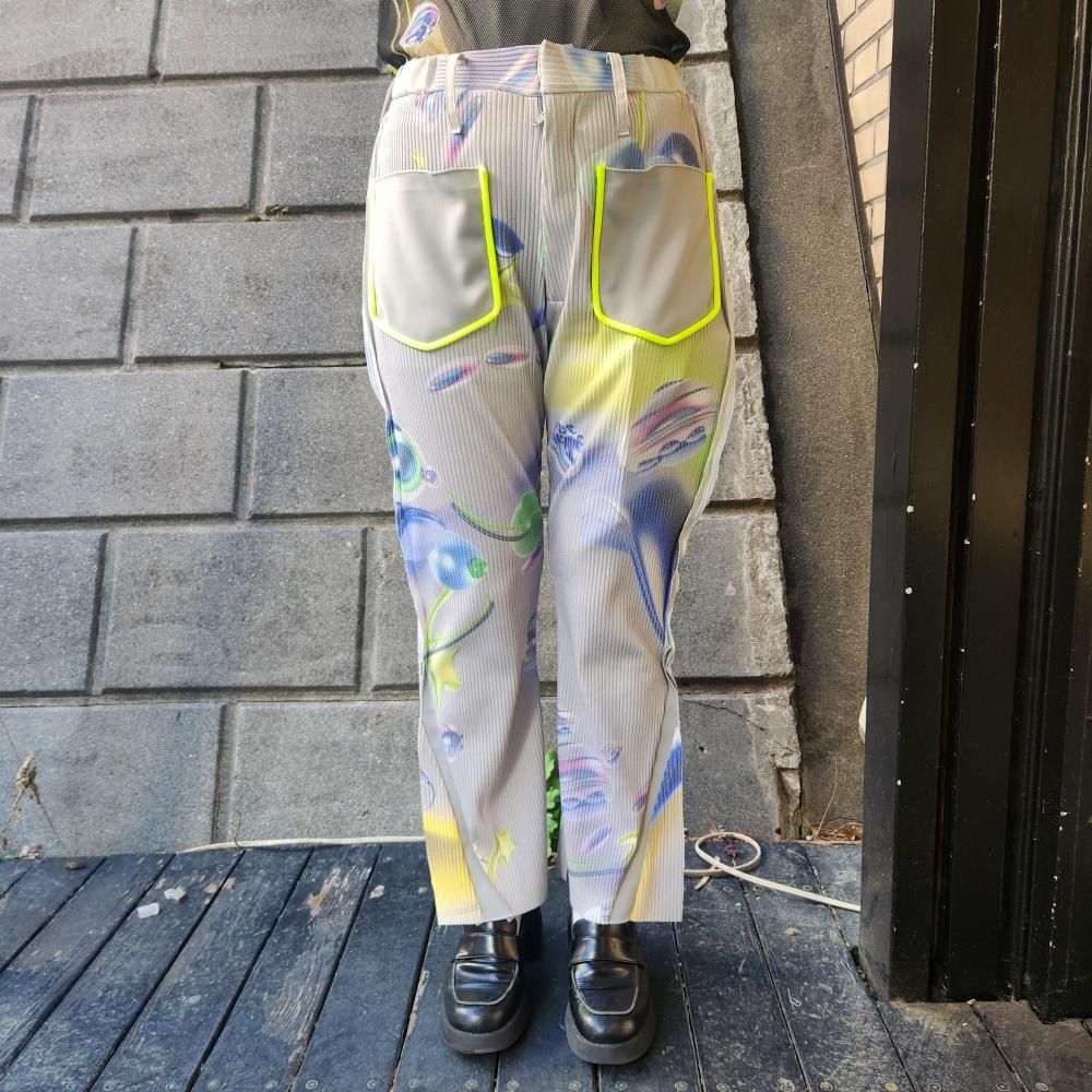 <img class='new_mark_img1' src='https://img.shop-pro.jp/img/new/icons1.gif' style='border:none;display:inline;margin:0px;padding:0px;width:auto;' />BALMUNG Graphic Slit Pants(GRAY)
