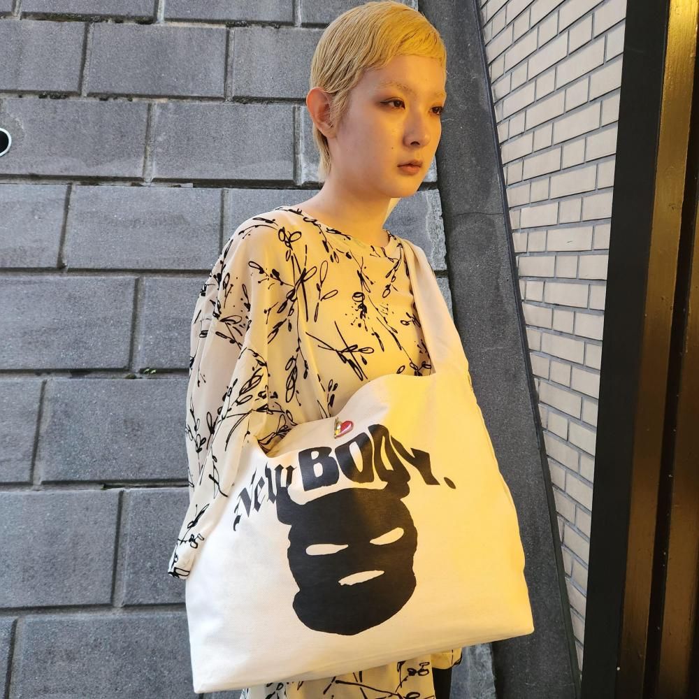 <img class='new_mark_img1' src='https://img.shop-pro.jp/img/new/icons1.gif' style='border:none;display:inline;margin:0px;padding:0px;width:auto;' />BODYSONG.NEW BODY BAG! (CHARACTER)(WH)