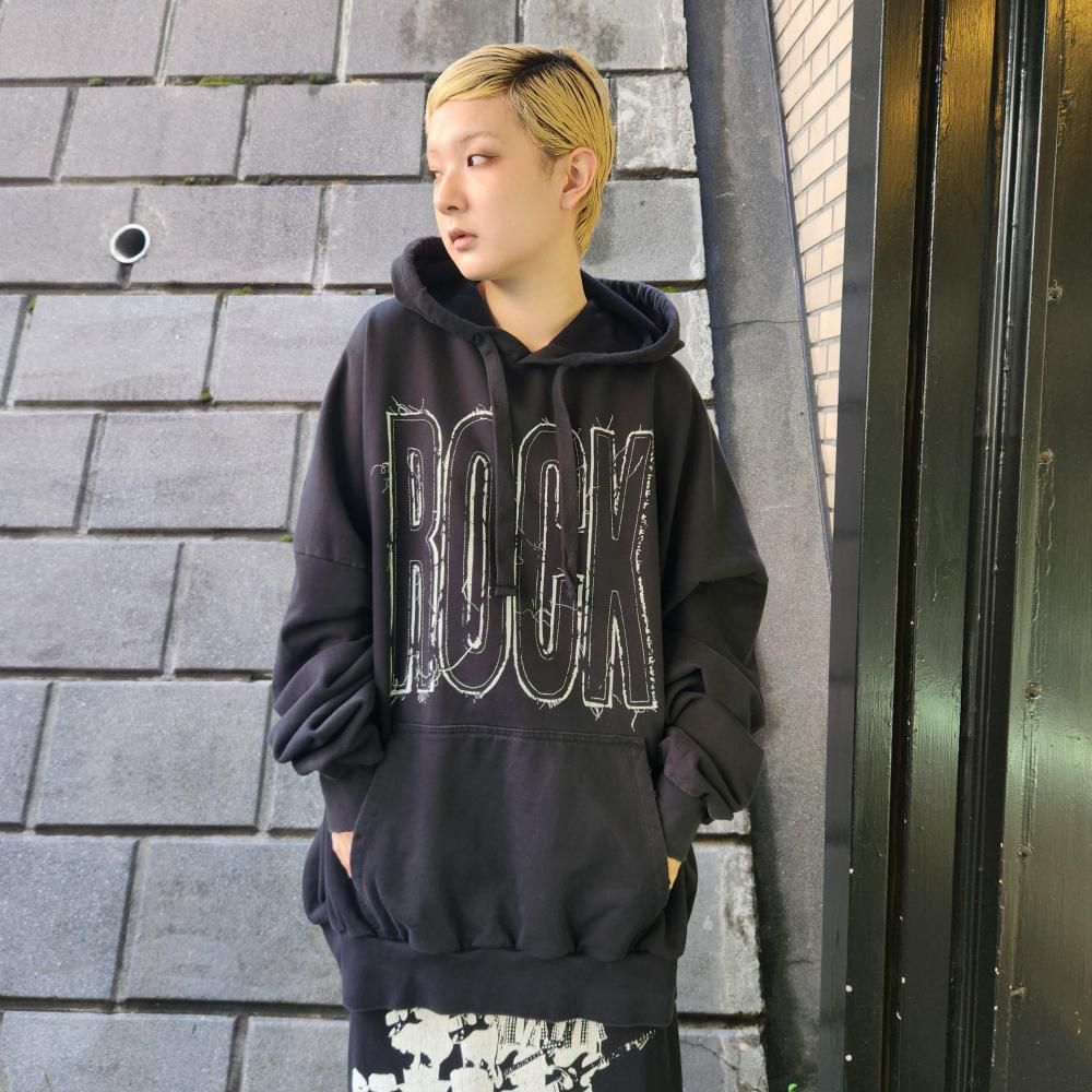 <img class='new_mark_img1' src='https://img.shop-pro.jp/img/new/icons1.gif' style='border:none;display:inline;margin:0px;padding:0px;width:auto;' />VAQUERA WOMEN GIANT HOODIE 