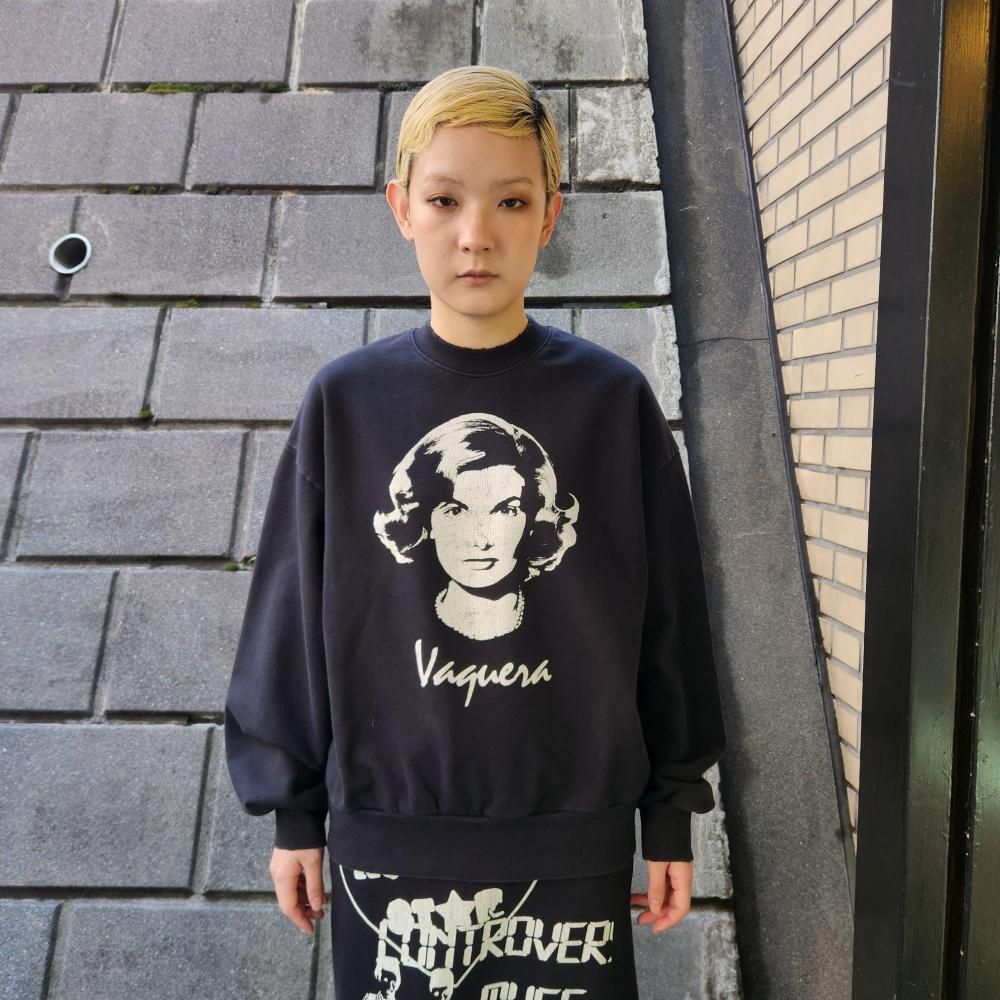 <img class='new_mark_img1' src='https://img.shop-pro.jp/img/new/icons1.gif' style='border:none;display:inline;margin:0px;padding:0px;width:auto;' />VAQUERA WOMEN GRAPHIC SWEAT SHIRT