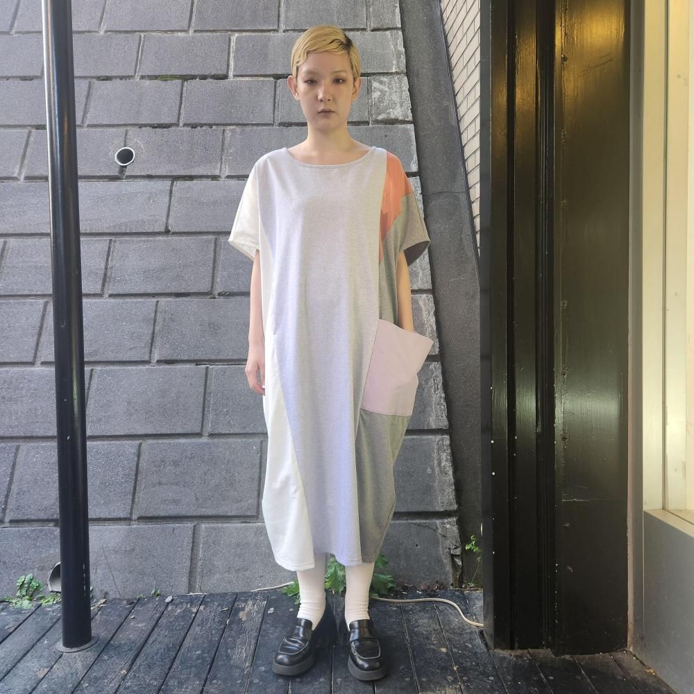 <img class='new_mark_img1' src='https://img.shop-pro.jp/img/new/icons1.gif' style='border:none;display:inline;margin:0px;padding:0px;width:auto;' />BEDSIDE DRAMA COLOR SCHEME DRESS TEEOFFWHITE)