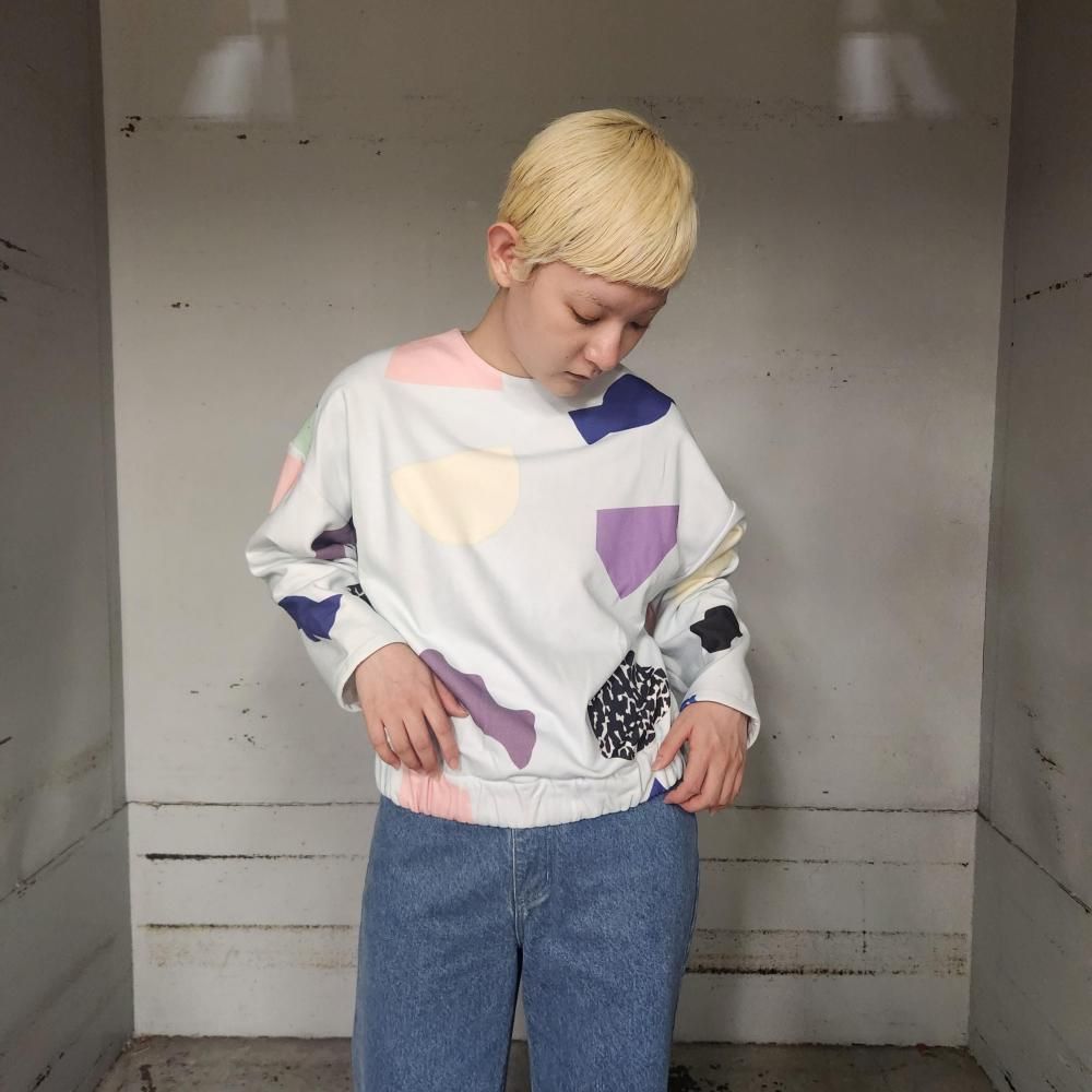 <img class='new_mark_img1' src='https://img.shop-pro.jp/img/new/icons16.gif' style='border:none;display:inline;margin:0px;padding:0px;width:auto;' />40%OFFFORM OF INTERESTSWEAT