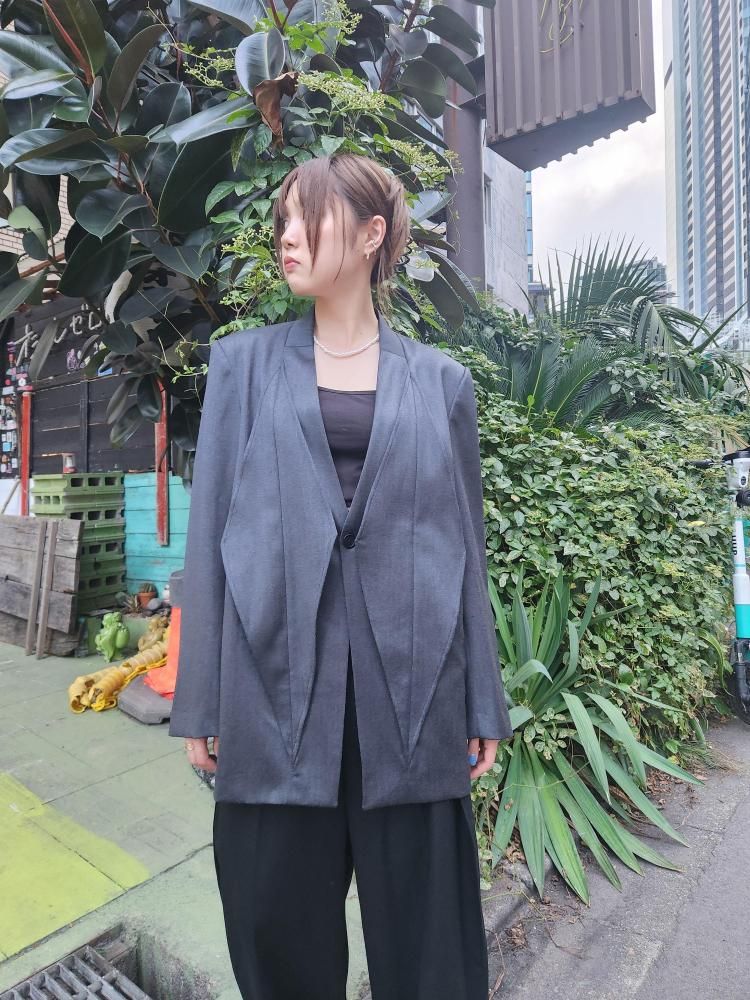<img class='new_mark_img1' src='https://img.shop-pro.jp/img/new/icons1.gif' style='border:none;display:inline;margin:0px;padding:0px;width:auto;' />HATRADia Tailored Jacket(CHARCOAL)