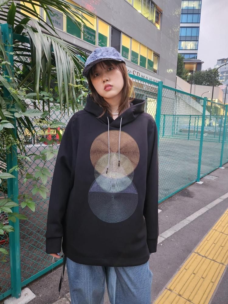 <img class='new_mark_img1' src='https://img.shop-pro.jp/img/new/icons1.gif' style='border:none;display:inline;margin:0px;padding:0px;width:auto;' />HATRAEcho Embroidery Hoodie(BLACK)